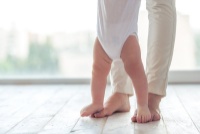 Trẻ chậm phát triển: Dấu hiệu, cách cải thiện & phòng ngừa